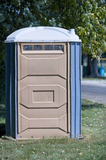 Best Luxury portable toilet rental  in Newhall, IA